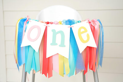 Happy Girl First Birthday High Chair Banner: Bright Birthday Rainbow